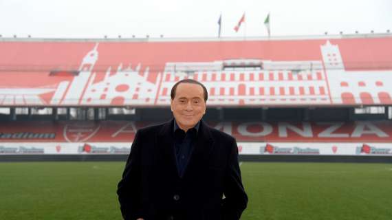 Berlusconi raggiunge l'U-Power Stadium all'intervallo per incitare la squadra: "Tirate di più"