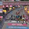 Giro d'Italia, l'olandese Kooij trionfa in volata a Napoli: beffato l'italiano Milan