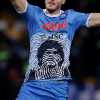 La maglia col volto di Maradona non si potrà più usare: il giudice dà ragione agli eredi