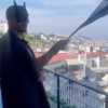 VIDEO - Juan Jesus fa impazzire i social vestito da Batman e con bandiera azzurra: "Pronti per domani?"