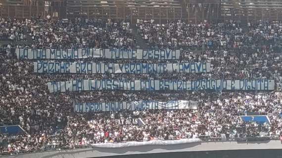 FOTO - Lo striscione degli Ultras per Insigne: "La tua maglia più di tutte pesava"