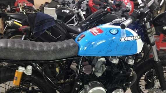 VIDEO - Il dottor De Nicola biker azzurro: la sua splendida moto griffata Napoli