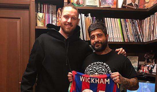 FOTO - Un attaccante della Premier vola a Napoli per il tatuatore di Insigne: "Mi ha contattato su Instagram..."