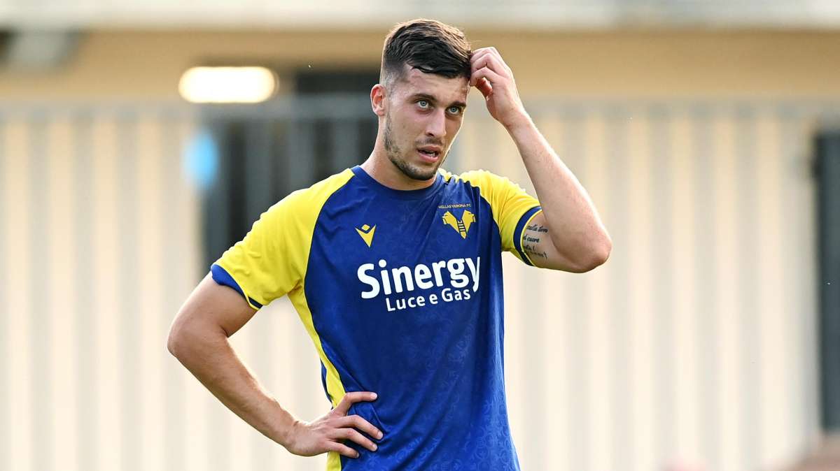 Piace al Napoli, ma su Casale c'è soprattutto la Lazio: il Verona fissa il prezzo