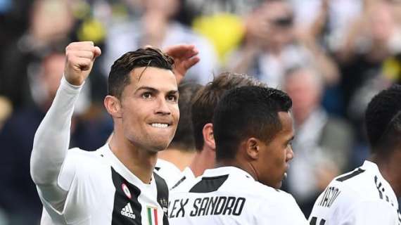 Juve, Ronaldo festeggia lo scudetto e annuncia: "Resto al mille percento"