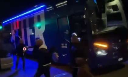 VIDEO - L'Inter è arrivata a Napoli, i tifosi nerazzurri cantano: “Tutti a Istanbul”
