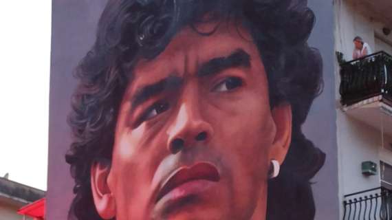 VIDEO - Delirio a Capodichino: inaugurato nuovo murales dedicato a Maradona