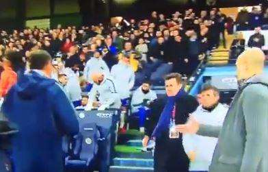 FOTO - Sarri perde 6-0 col City e non dà la mano a Guardiola: stupito l'allenatore spagnolo