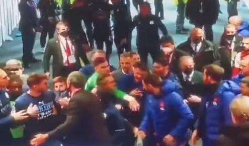 VIDEO - Rissa Atletico-City, Savic-Grealish provano a prendersi a testate: il video della polizia