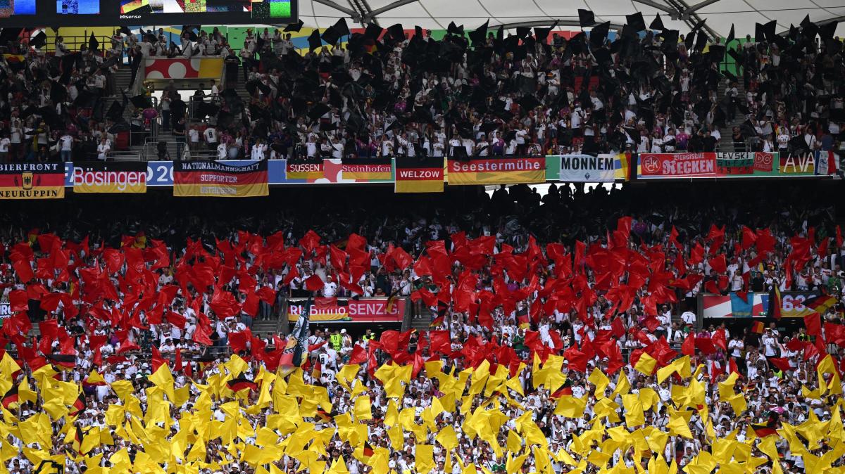 Mondiali, clamorosa iniziativa della Germania contro caro trasporti: pagherà il bus a tutti i tifosi