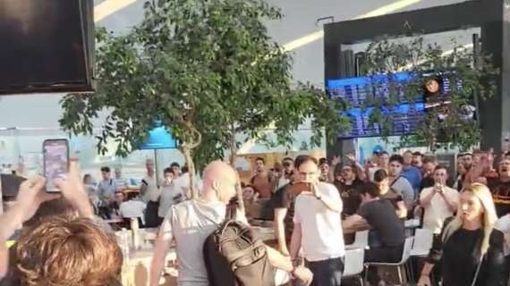 VIDEO - Clamoroso all'aeroporto di Budapest: arbitro Taylor aggredito da tifosi romanisti
