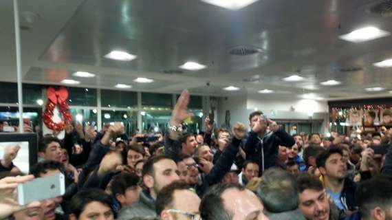 FOTOGALLERY TN - Caos a Capodichino: passeggeri bloccati per l'arrivo di Gabbiadini
