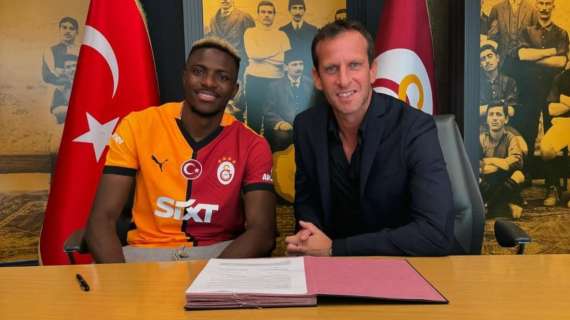 Osimhen, solo vacanze e foto sui social: ora è stizzito pure il Galatasaray