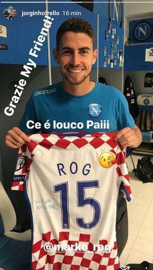 FOTO - Jorginho, regalo da Rog: il croato lo omaggia con la sua maglia in nazionale