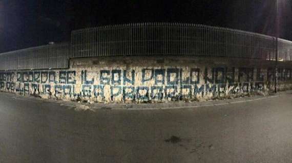 FOTO - San Paolo da 41mila posti? Murales di protesta: "Se non c'è pienone è colpa della tua programmazione"