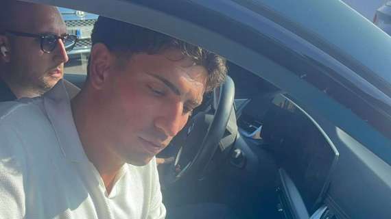 Marianucci è arrivato a Castel Volturno: si ferma per foto e autografi coi tifosi