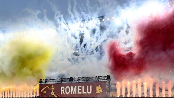 Tensione tra i tifosi prima di Lazio-Roma: lancio di fumogeni all'Olimpico