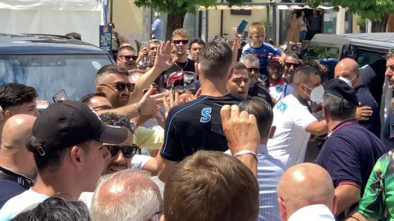 FOTO - Meret e Lobotka, niente firma autografi: vanno via subito, delusione per i tanti tifosi