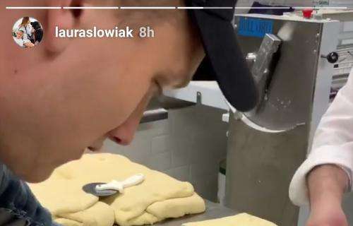 VIDEO - Zielinski pasticciere improvvisato: ripreso mentre impasta cornetti in un bar di Pozzuoli 