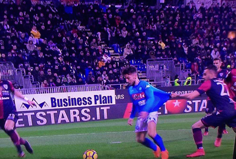 FOTO - Rigore negato al Napoli, Pistocchi: "Un arbitro che non vede una trattenuta del genere deve far pensare..."