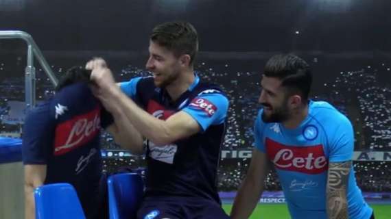 VIDEO - Backstage SSC Napoli: Jorginho, Mario Rui e Hysaj alle prese con "lezioni di stile"