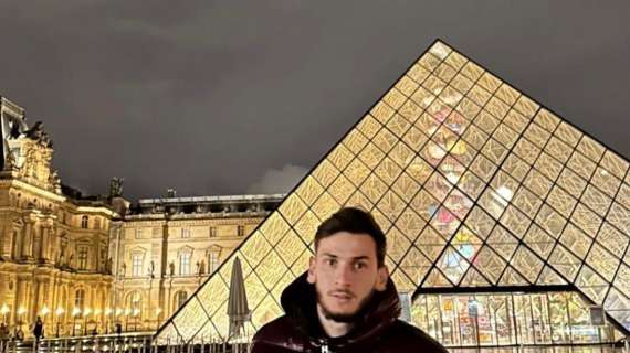 FOTO - Natale a Parigi per Kvaratskhelia e la sua Nitsa