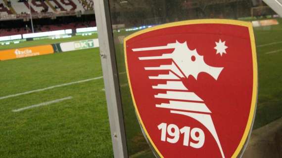 Follia Salernitana, festa per il compleanno del capitano: rischia la fascia e altre sanzioni