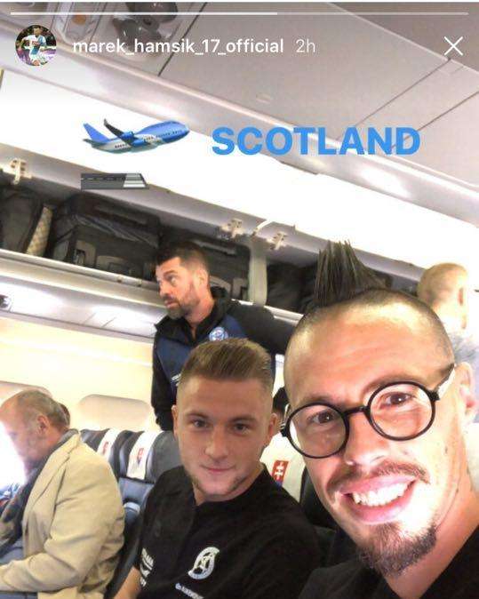 FOTO - Hamsik in viaggio verso la Scozia: selfie in aereo con l'interista Skriniar