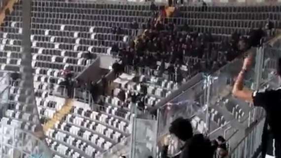 VIDEO – I tifosi del Besiktas provocano i partenopei nel prepartita: “Juve, Juve!”