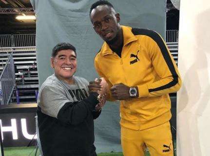 FOTO - Due leggende, Bolt incontra Maradona: "Consigli sul calcio dal grande Diego!"