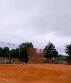 VIDEO - Viaggio di nozze tra relax e sport: Zielinski gioca a tennis con la moglie Jessica