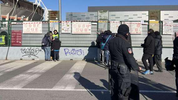 Torino-Napoli, tensione all'esterno del settore ospiti: tanti tifosi ancora fuori