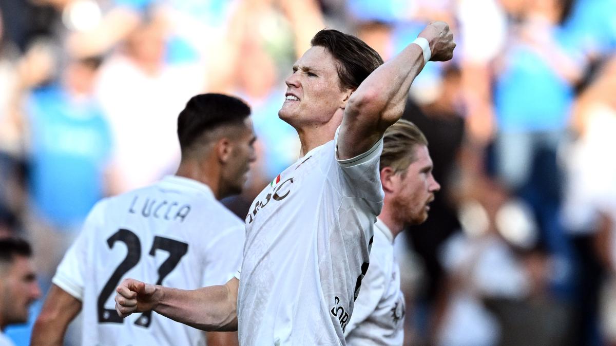 Varcaturo, De Bruyne e McTominay spettatori d'eccezione: le compagne si sfidano a padel