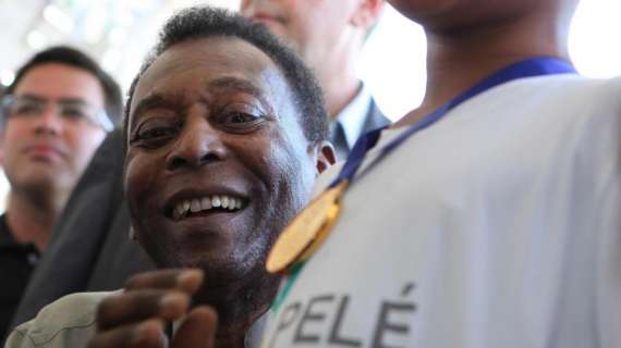 Pelé, la figlia annuncia: "Papà sta lasciando l'ospedale di San Paolo"