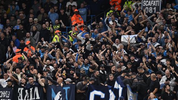 Ultrà Napoli a Manchester con striscioni capovolti: svelato il motivo