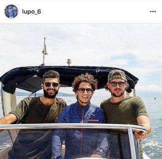 FOTO - Relax in barca per Luperto e Dezi: con loro un attaccante del Bari, ecco lo scatto
