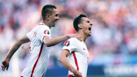 Milik titolare e capitano della Polonia: per la prima volta con la fascia al braccio