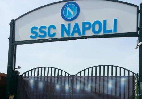 SSC Napoli, report del pomeriggio: "Squadra divisa in due gruppi, seduta sotto pioggia incessante"