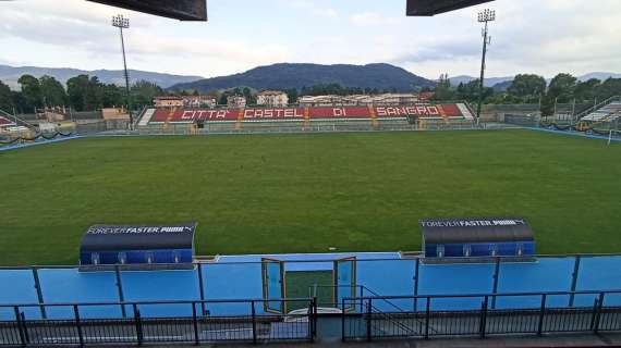 FOTO - Castel di Sangro, il Patini si rifà il look: perimetro colorato d'azzurro