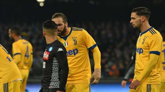FOTO - Insigne-Higuain, la SSC Napoli immortala le scintille tra i due ex compagni