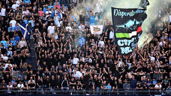 Napoli sconfitto, la Curva B a fine gara espone uno striscione da brividi