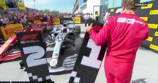Assurdo in F1, alla Mercedes la vittoria di Vettel e partono gli sfottò: "Il giudice era Orsato?"