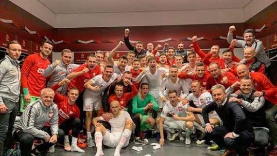 FOTO - Festa Polonia negli spogliatoi, anche Milik entusiasta: "Brava la squadra!"