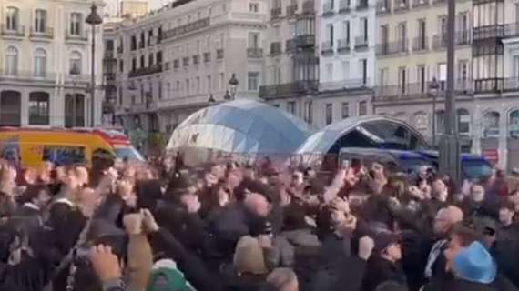 VIDEO - Che atmosfera a Madrid, il coro dei napoletani: “Nostra amata maglia”"