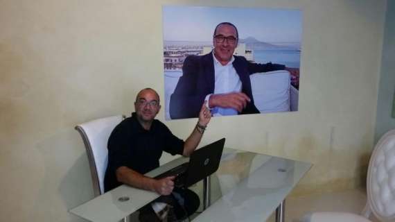 FOTO - L'agente di Sarri mostra il suo ufficio: "Guardo qui e mi sento a Napoli..."