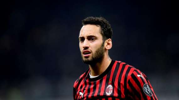 Gazzetta - Il Milan vuole Milik: rossoneri pensando ad uno scambio con Calhanoglu