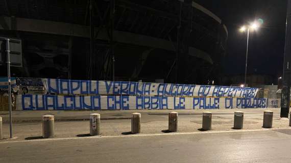 FOTO - Striscione Curva B su Napoli-Verona: "Ancora ad aspettare qualcuno che abbia le palle di parlare"