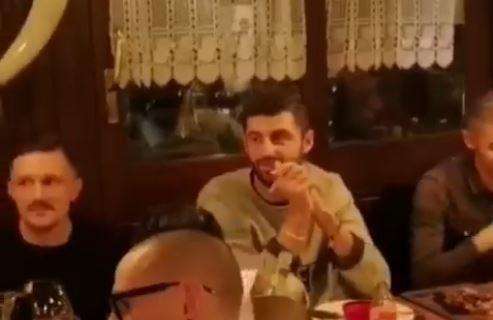 VIDEO - "Oh Lorenzo portaci a Madrid!", alla cena di squadra bellissimo coro degli azzurri per Insigne 