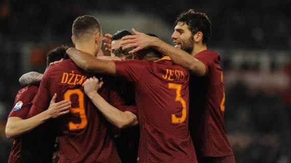 La Roma vince soffrendo: Cagliari battuto di misura all'Olimpico, ma fa discutere il gol di Dzeko