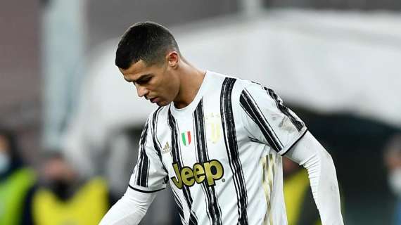 Simulazione di Chiesa, ma Doveri fischia rigore e CR7 se lo fa parare da Gollini!